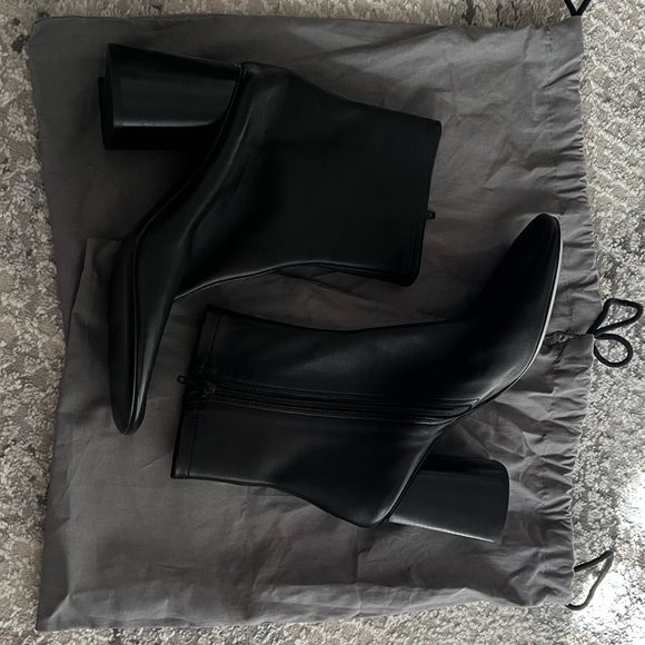 BALENCIAGA Glove 80mm Bootie size 37 LIKE NEW - Picture 2 of 15
